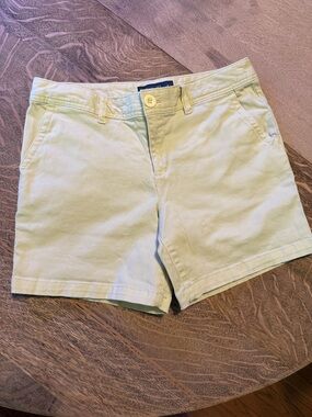 Eddie Bauer Pale Yellow Women’s Casual Shorts size 6